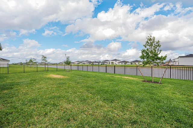 6377 NW Cloverdale Avenue, Port St Lucie, FL 34987