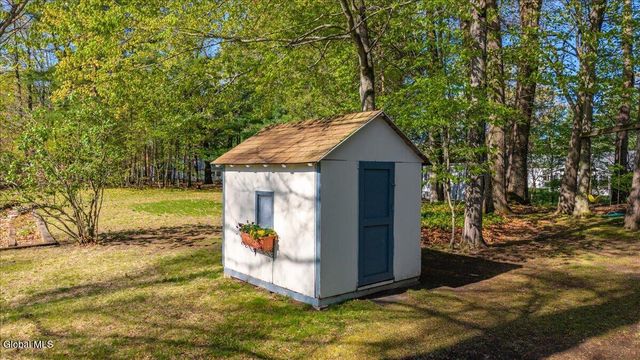 4 N Center Lane, Clifton Park, NY 12019