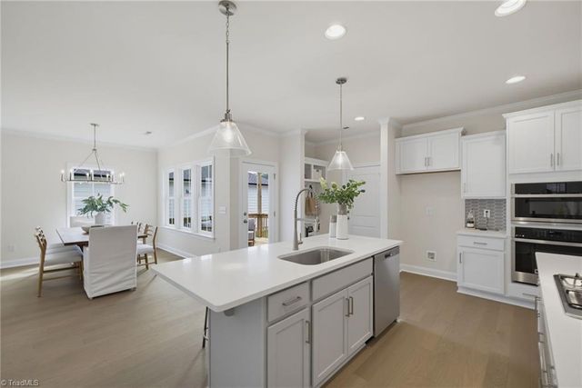 1640 Cross Village Avenue, Kernersville, NC 27284