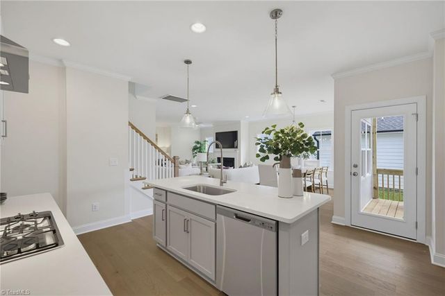 1640 Cross Village Avenue, Kernersville, NC 27284