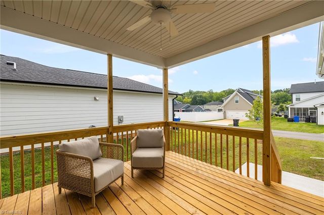 1640 Cross Village Avenue, Kernersville, NC 27284