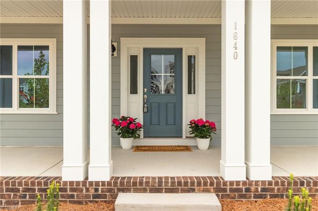 1640 Cross Village Avenue, Kernersville, NC 27284