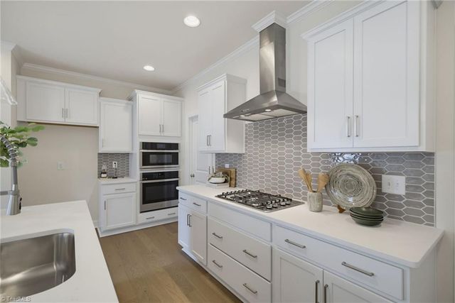 1640 Cross Village Avenue, Kernersville, NC 27284