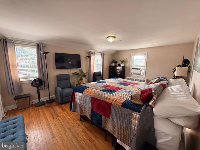 1516 BURMONT RD, Havertown, PA 19083