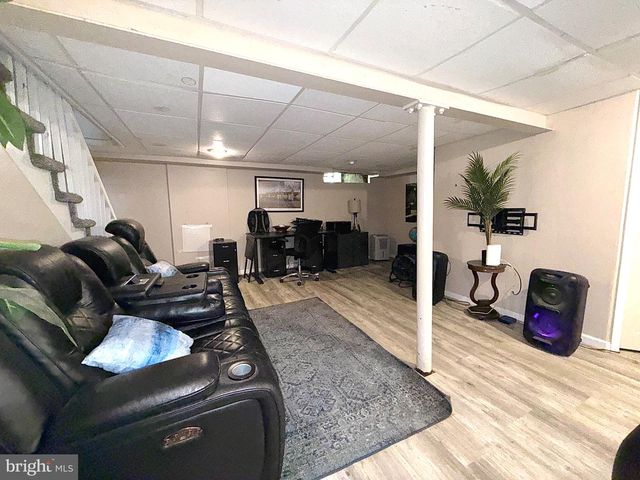 1516 BURMONT RD, Havertown, PA 19083
