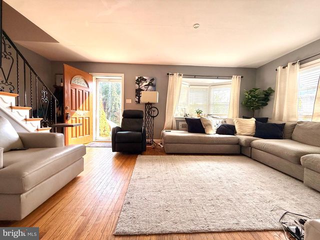 1516 BURMONT RD, Havertown, PA 19083