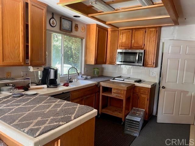 1158 Meadow Lake Drive, Vista, CA 92084