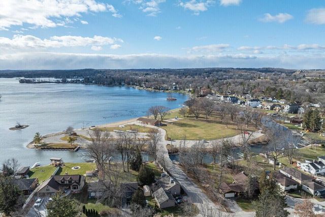 S63W13464 Windsor ROAD, Muskego, WI 53150