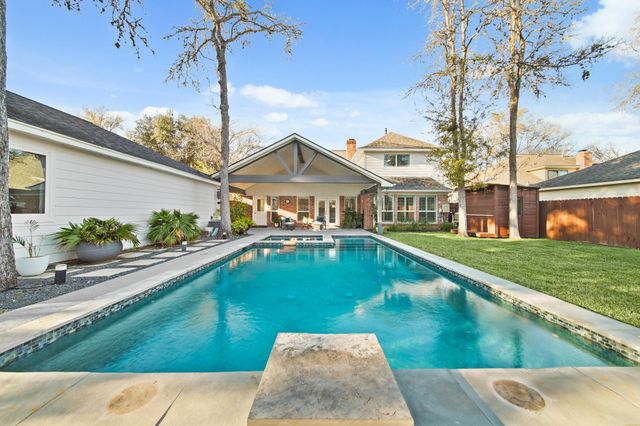 2011 Plantation Drive, Richmond, TX 77406