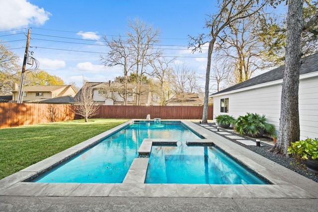 2011 Plantation Drive, Richmond, TX 77406