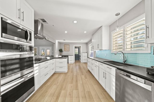 2011 Plantation Drive, Richmond, TX 77406