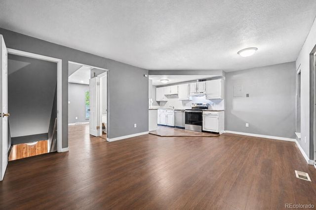 178 Paris Circle, Aurora, CO 80011