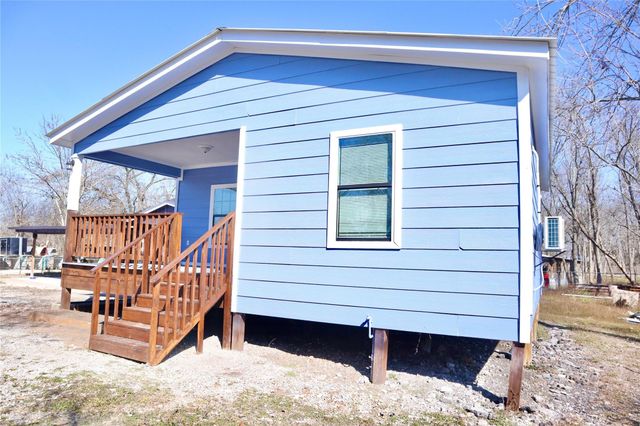 2689 County Road 32, Angleton, TX 77515