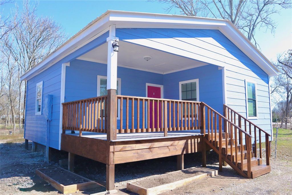 2689 County Road 32, Angleton, TX 77515