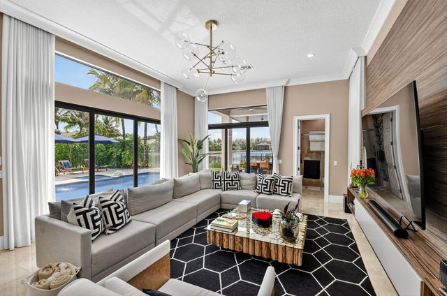 16892 Strasbourg Lane, Delray Beach, FL 33446