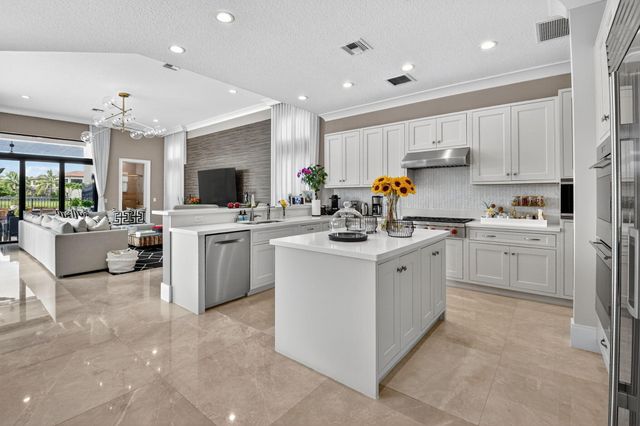 16892 Strasbourg Lane, Delray Beach, FL 33446