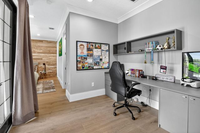 16892 Strasbourg Lane, Delray Beach, FL 33446