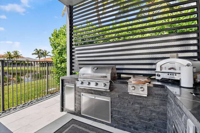 16892 Strasbourg Lane, Delray Beach, FL 33446