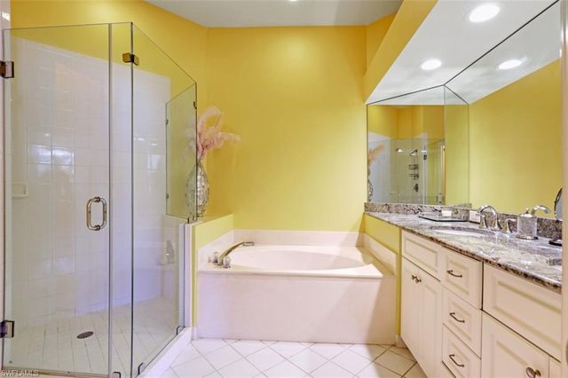 600 L Ambiance CIR 6, Naples, FL 34108