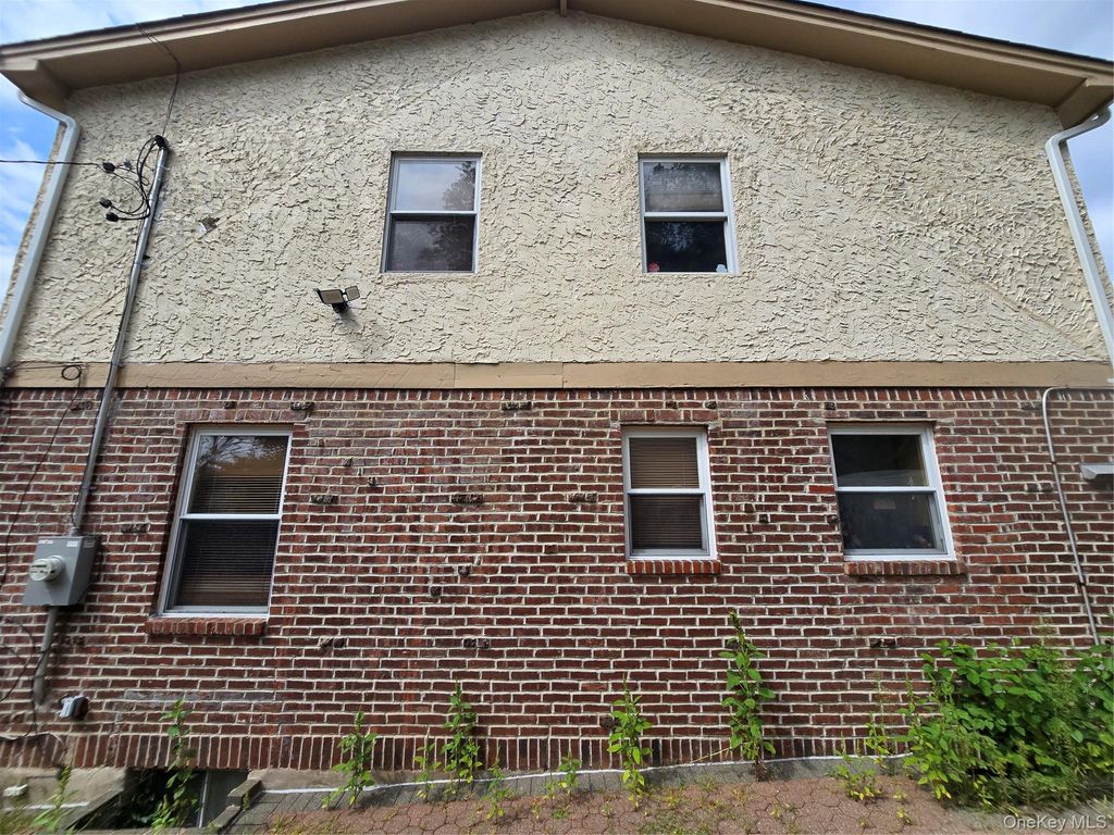 10 Summer Avenue, Great Neck, NY 11020 — photo 3