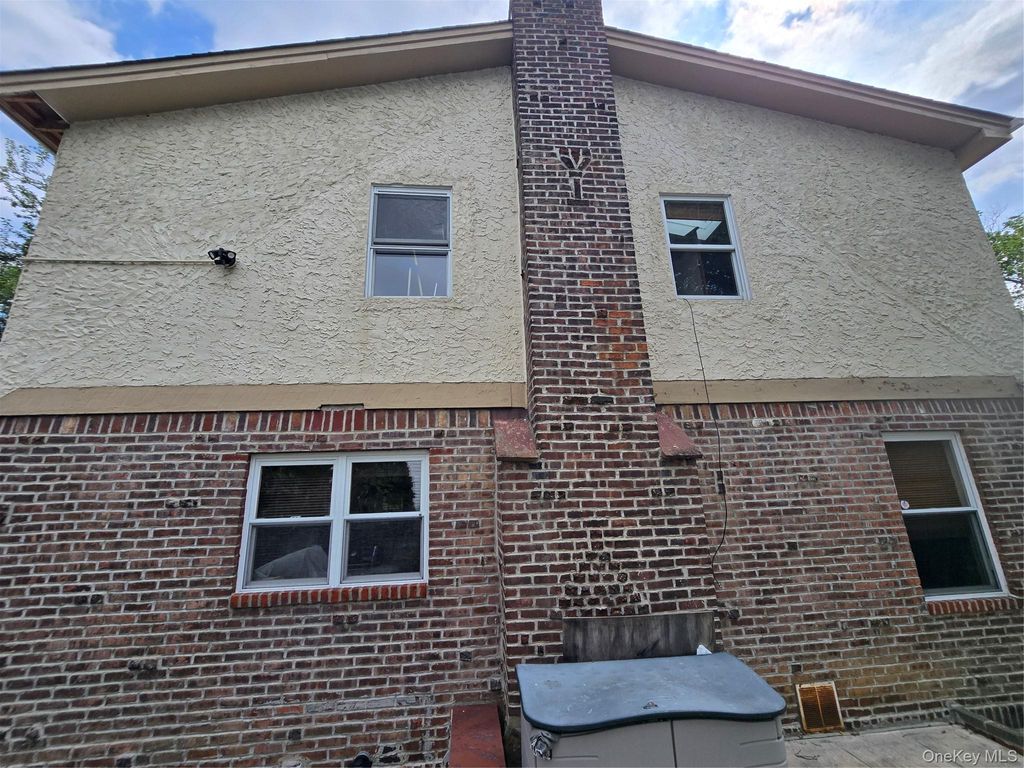 10 Summer Avenue, Great Neck, NY 11020 — photo 4