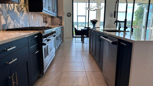 8540 W Parkland Bay Trail, Parkland, FL 33076