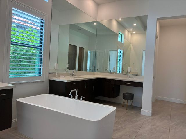 8540 W Parkland Bay Trail, Parkland, FL 33076