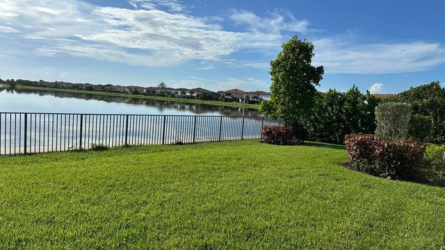 8540 W Parkland Bay Trail, Parkland, FL 33076