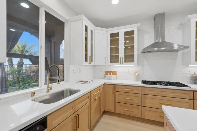 925 Bridgeport Court, San Marcos, CA 92078