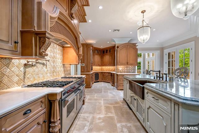 7 Buckingham Drive, Alpine, NJ 07620