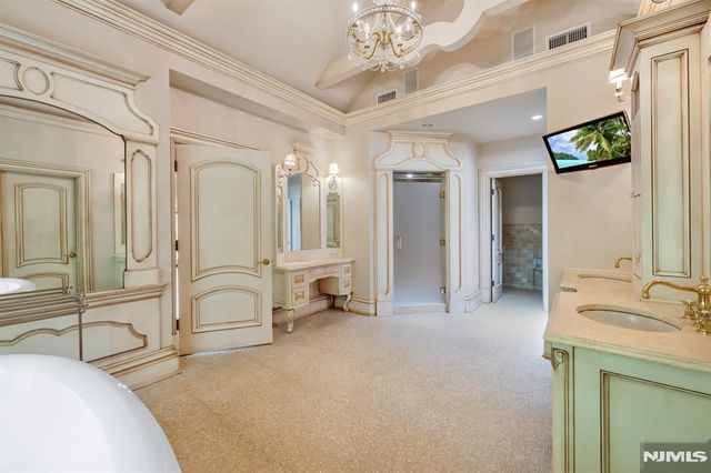 7 Buckingham Drive, Alpine, NJ 07620