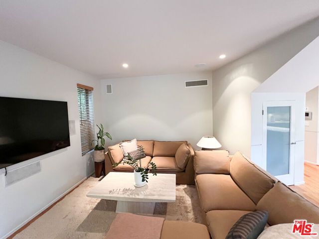 8735 Dorrington Avenue, West Hollywood, CA 90048