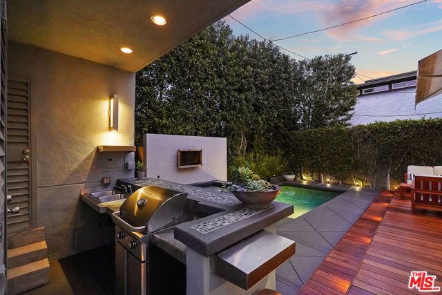 8735 Dorrington Avenue, West Hollywood, CA 90048
