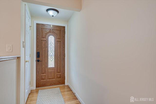 12 Dixon Drive, Woodbridge Proper, NJ 07095