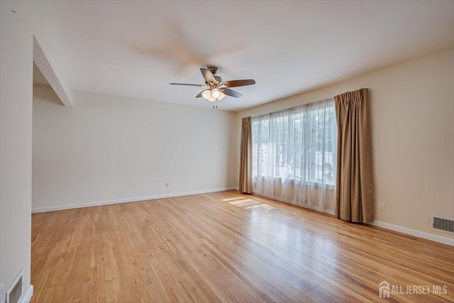 12 Dixon Drive, Woodbridge Proper, NJ 07095