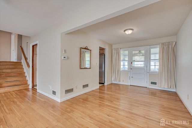 12 Dixon Drive, Woodbridge Proper, NJ 07095