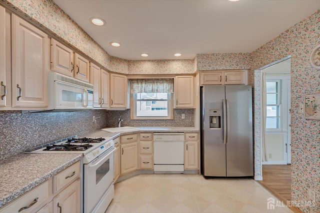 12 Dixon Drive, Woodbridge Proper, NJ 07095
