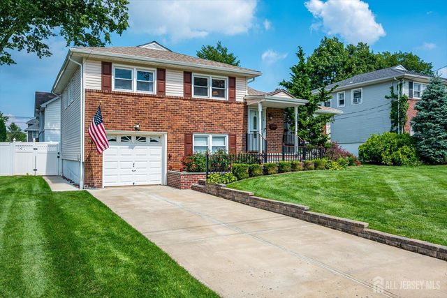 12 Dixon Drive, Woodbridge Proper, NJ 07095