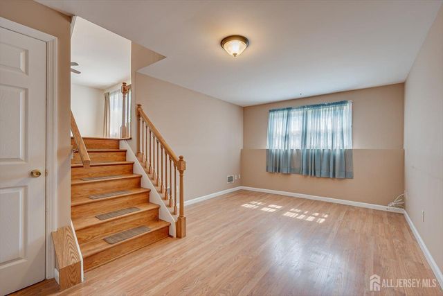 12 Dixon Drive, Woodbridge Proper, NJ 07095