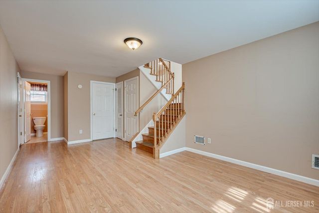 12 Dixon Drive, Woodbridge Proper, NJ 07095
