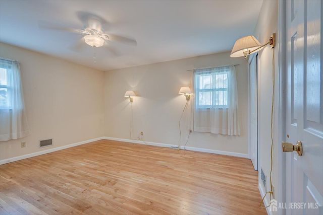 12 Dixon Drive, Woodbridge Proper, NJ 07095