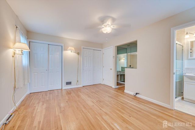 12 Dixon Drive, Woodbridge Proper, NJ 07095