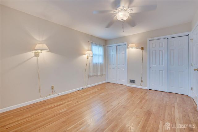 12 Dixon Drive, Woodbridge Proper, NJ 07095