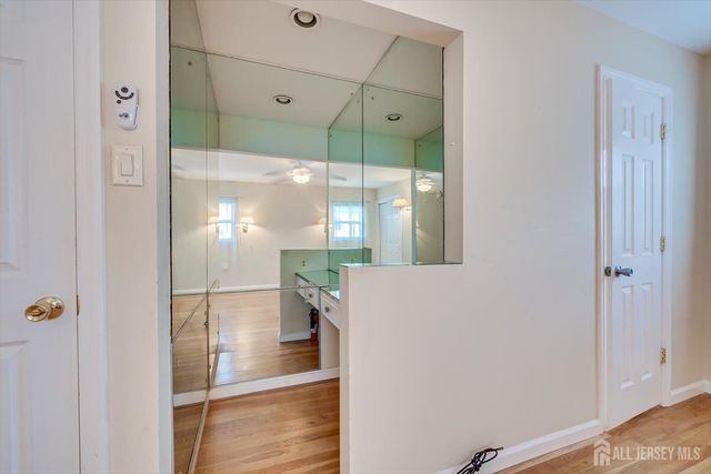 12 Dixon Drive, Woodbridge Proper, NJ 07095