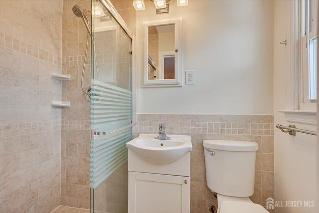 12 Dixon Drive, Woodbridge Proper, NJ 07095