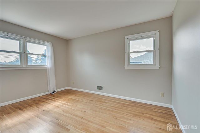 12 Dixon Drive, Woodbridge Proper, NJ 07095