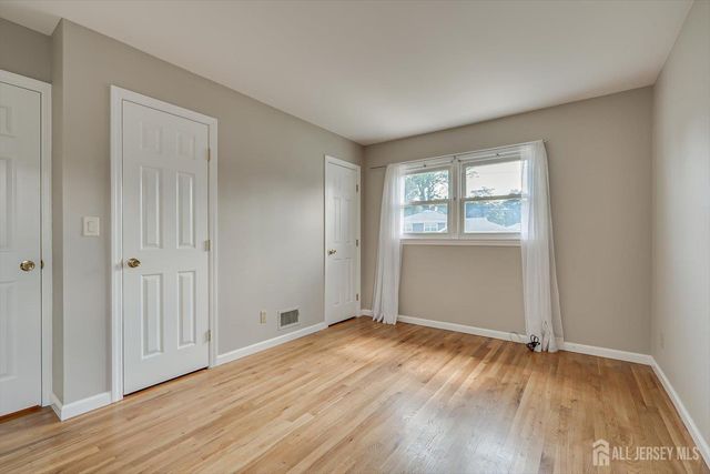 12 Dixon Drive, Woodbridge Proper, NJ 07095