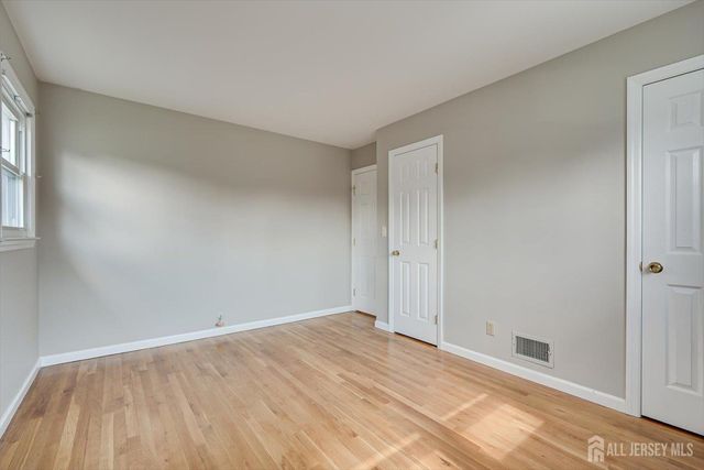 12 Dixon Drive, Woodbridge Proper, NJ 07095