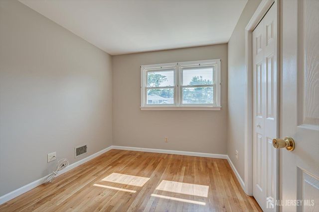 12 Dixon Drive, Woodbridge Proper, NJ 07095