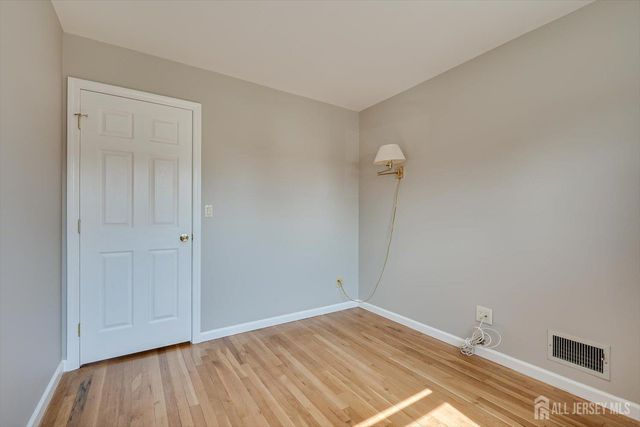 12 Dixon Drive, Woodbridge Proper, NJ 07095